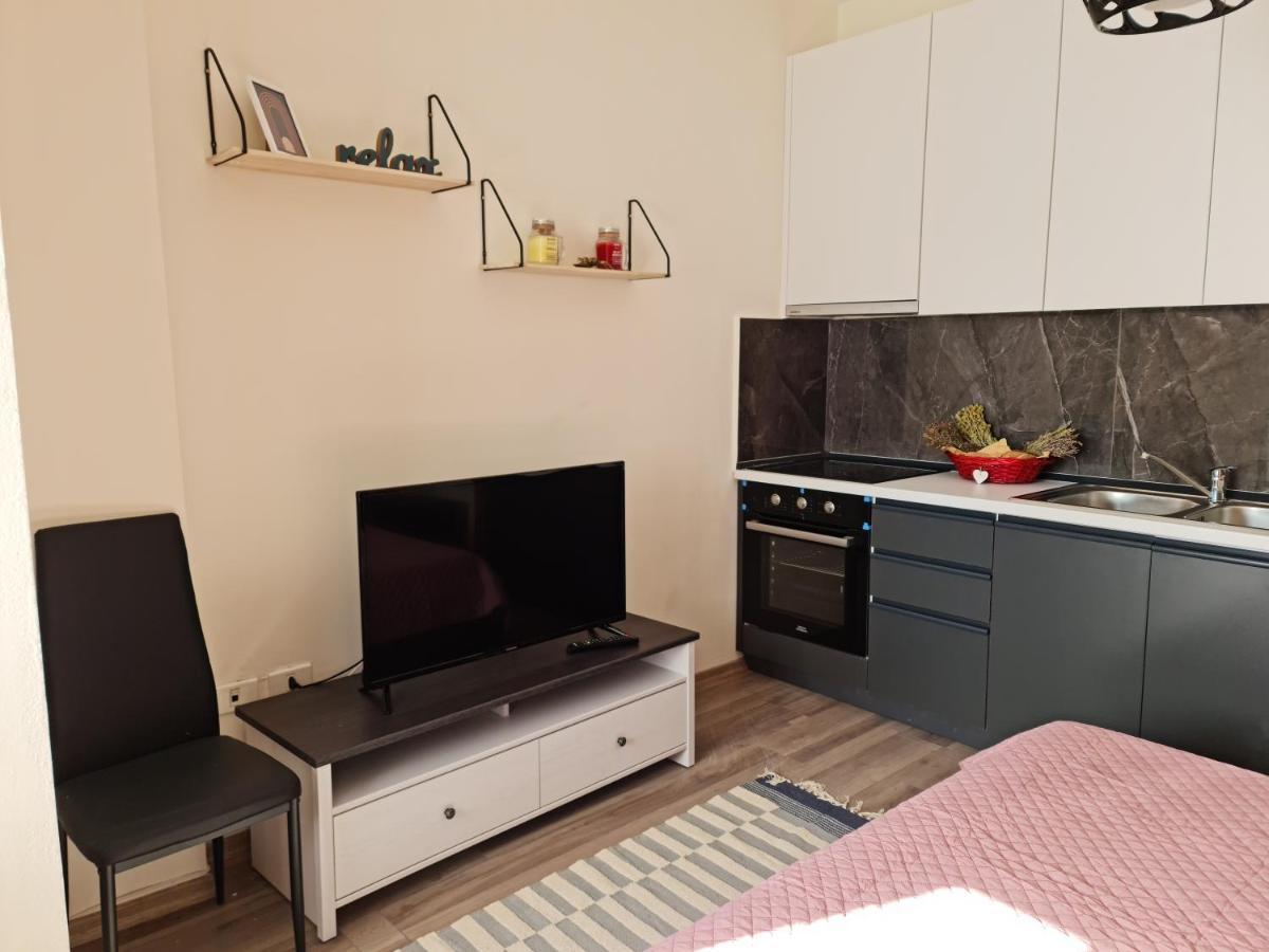 Lovely One Bedroom Studio In ティラナ エクステリア 写真